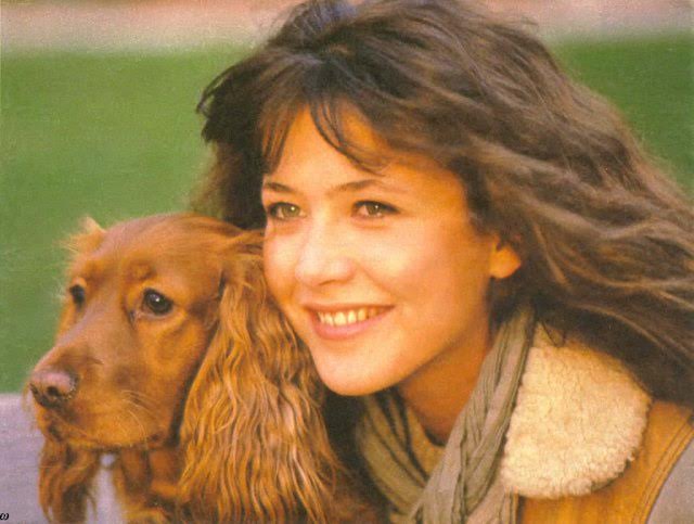 sophie marceau avec un chien