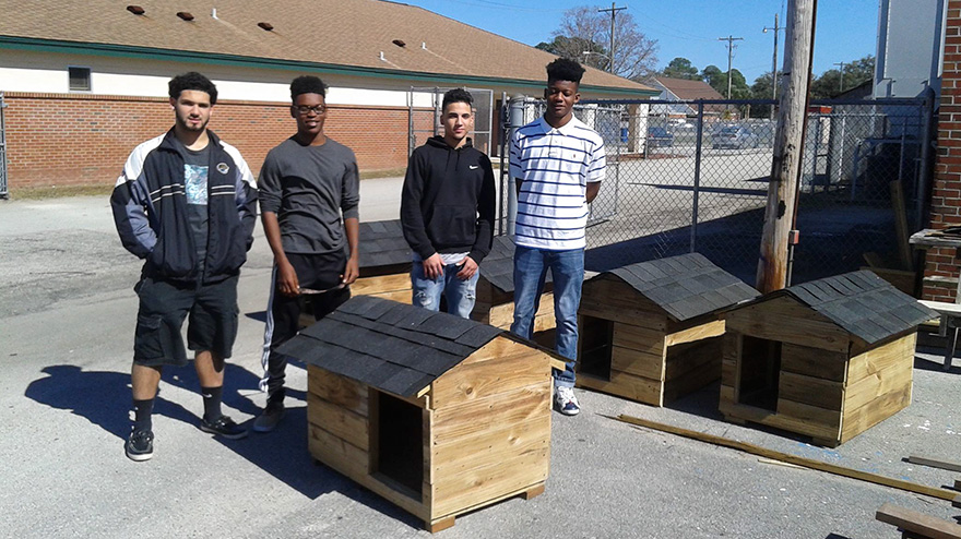 students-make-cat-and-dog-houses-jacksonville-1